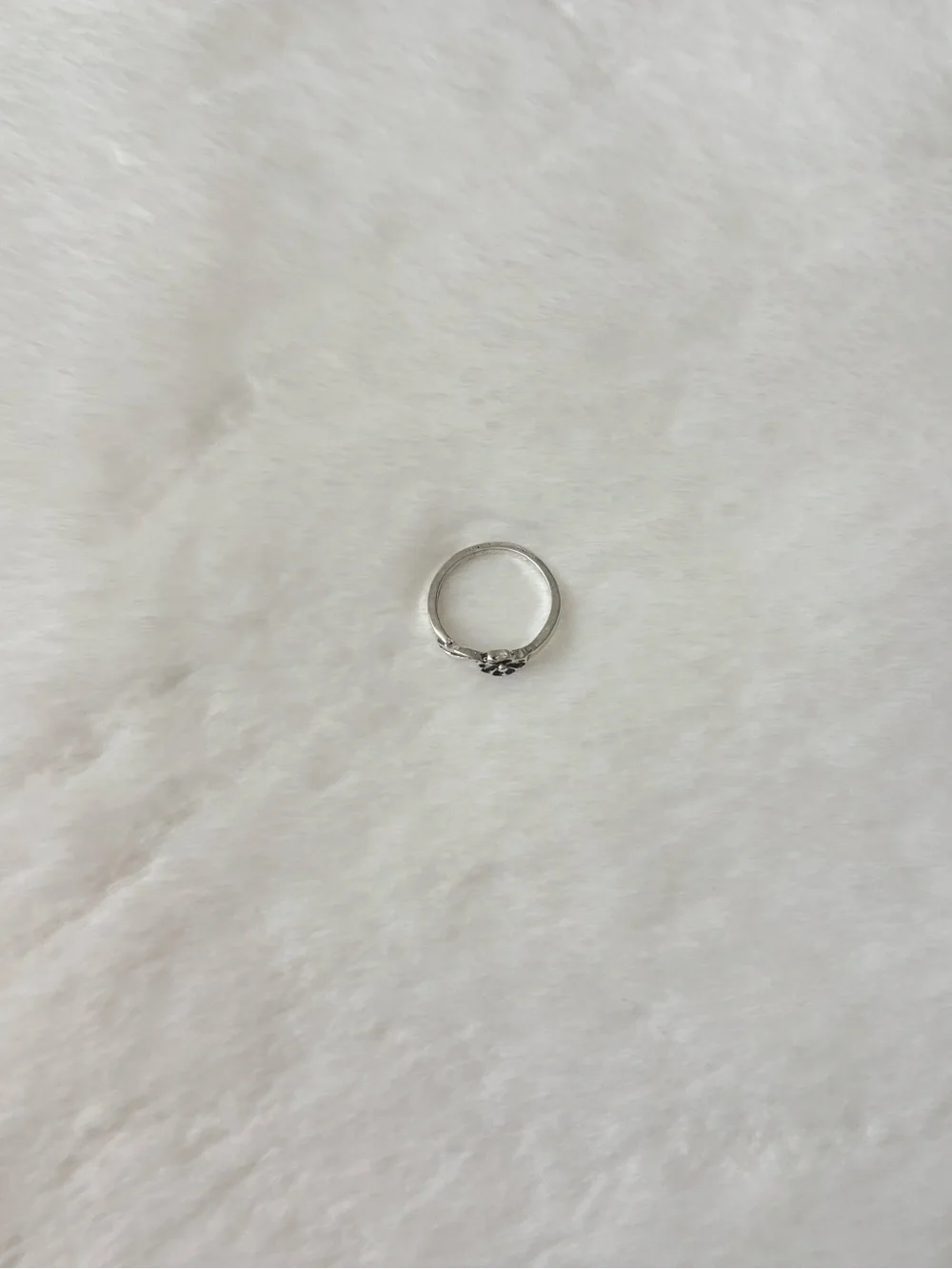 5/$15 🩷 MUST BUNDLE Silver Floral Ring with Leaf Accent